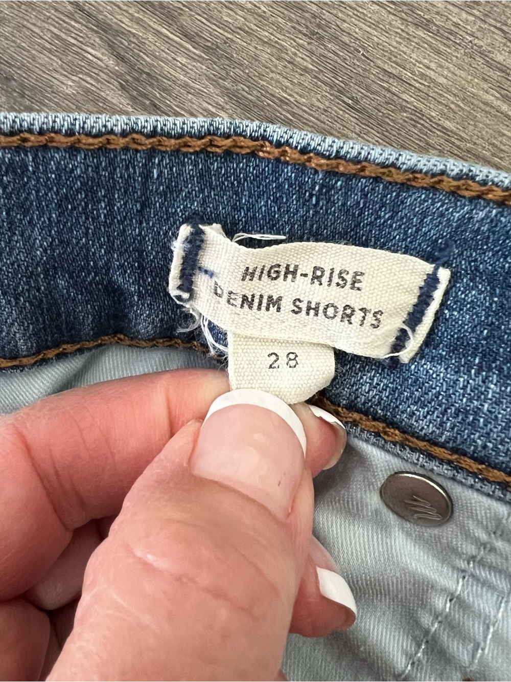 MADEWELL High Rise Denim Jean Shorts in Derby Wash Button-Front Edition Size 28 - Picture 9 of 11